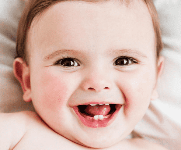 Trẻ có thể bị thiếu canxi khi mọc răng