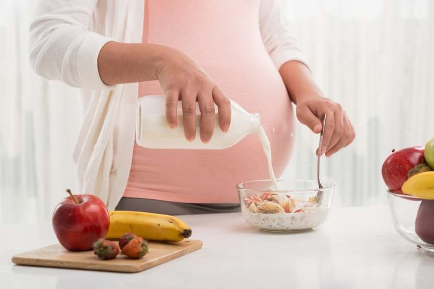 Bà bầu thiếu canxi nên ăn gì? Dấu hiệu cảnh báo cho mẹ