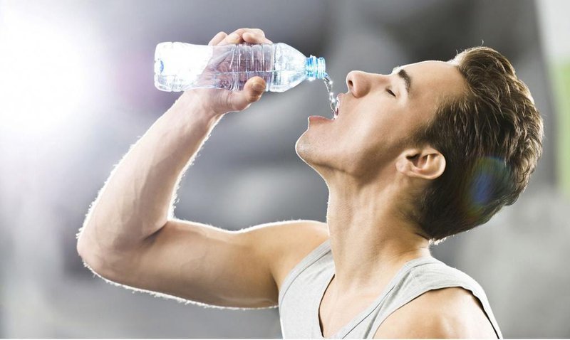 Dấu hiệu mất nước "ngầm" và hướng dẫn bù nước đúng cách